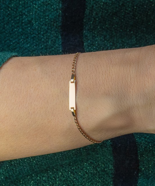 Gold vaikiška bracelet with plate