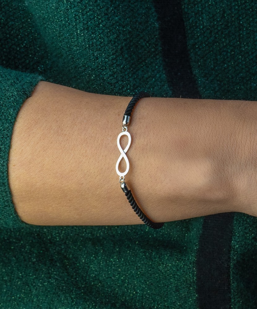 Juodo siūlo apyrankė su sidabro pakabuku "Begalybė" - Siūlų apyrankės su sidabru - Goldinga