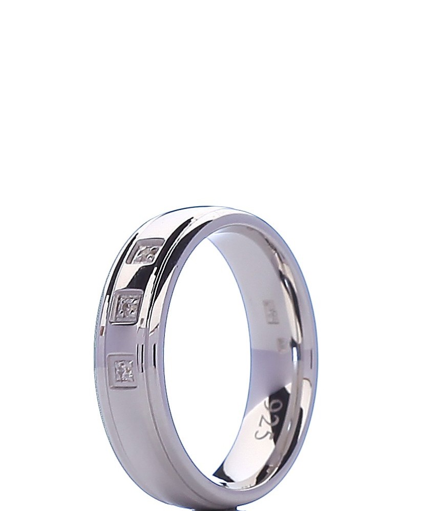 Sterling silver ring with zircons