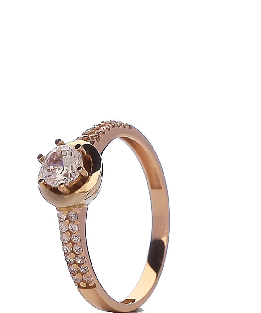 Gold ring with zirconium