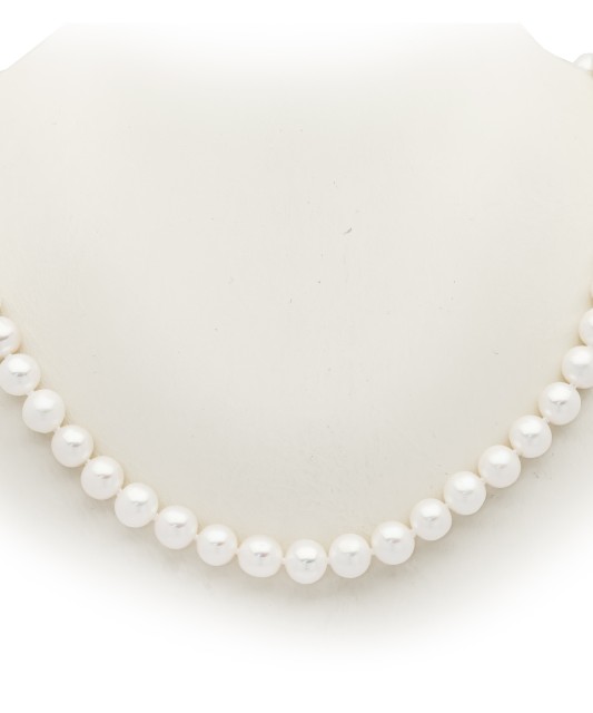 Pearl necklaces with gold