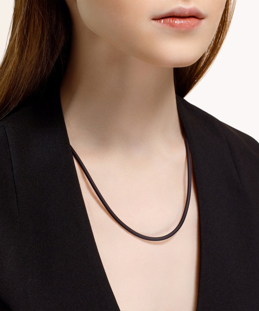 Rubber chain with silver