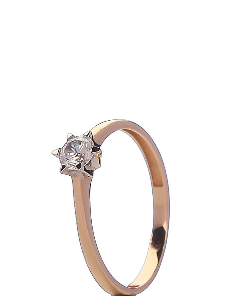 Gold ring with zirconium