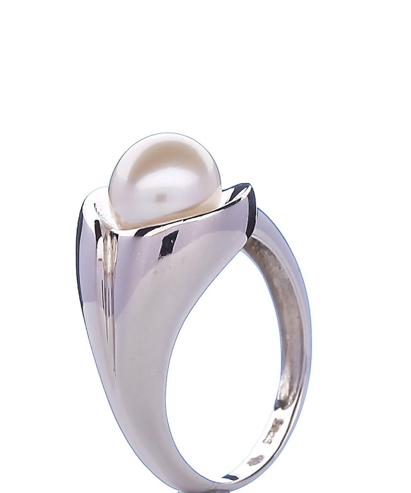 Sterling silver ringwith Synthetic pearl