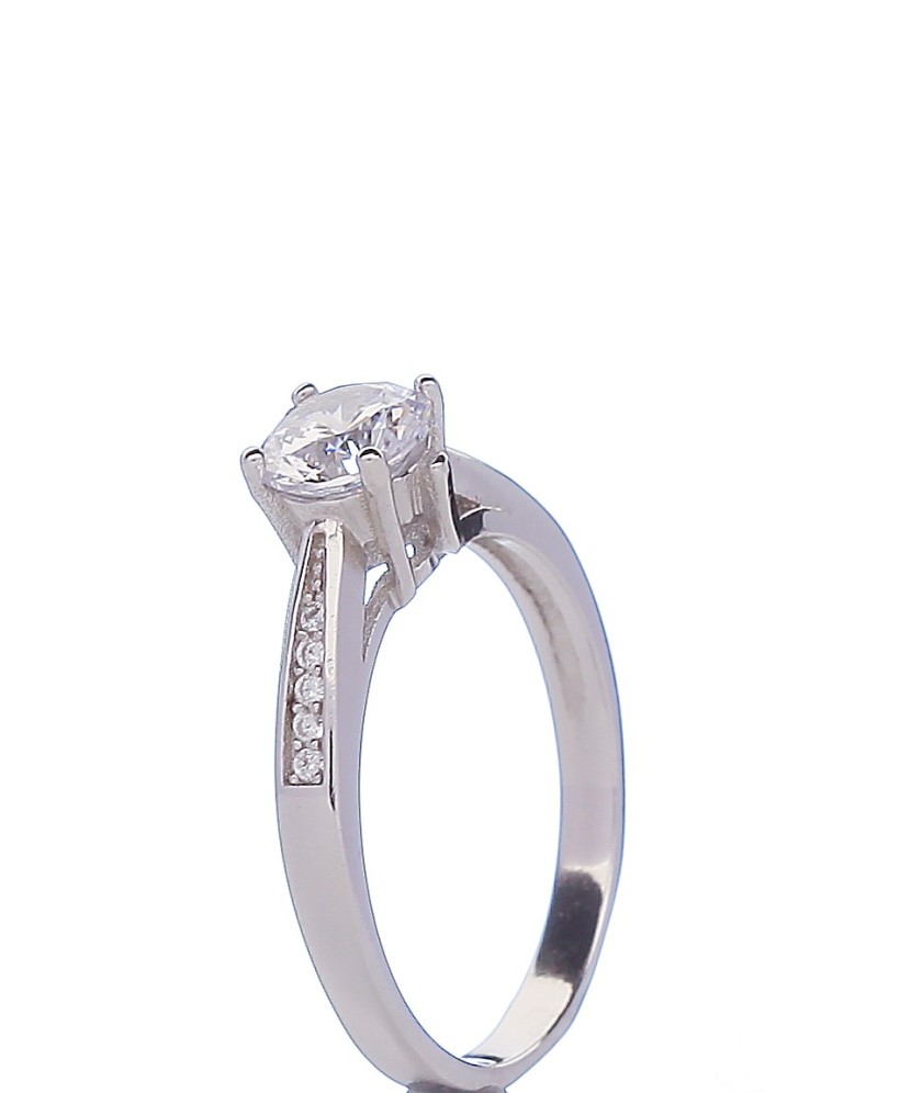 Sterling silver ring with zircons