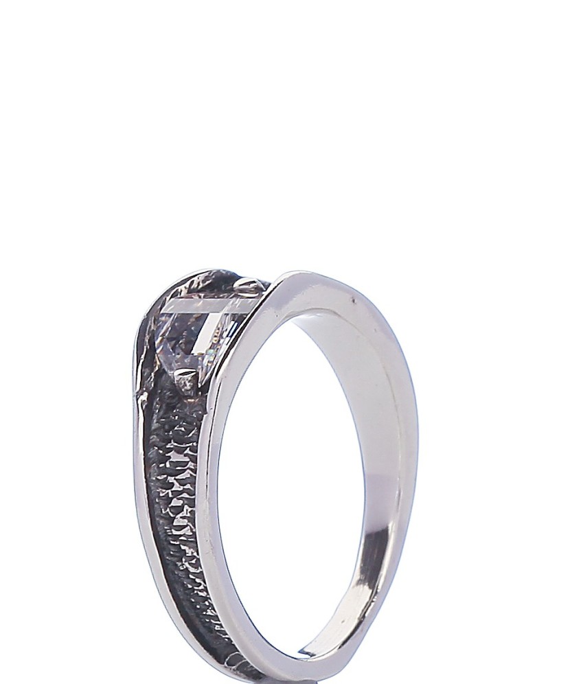 Sterling silver ring with zirconium