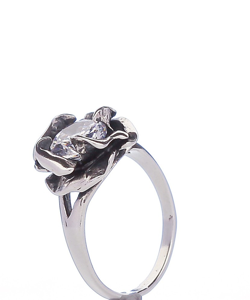 Sterling silver ring with zirconium