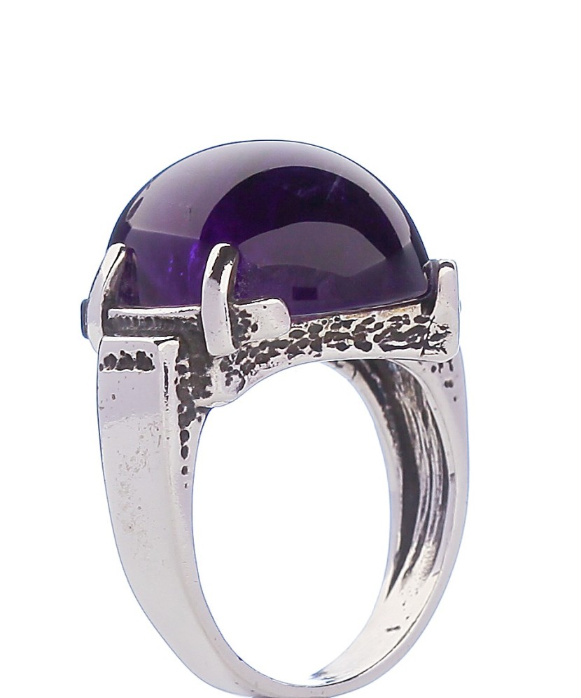 Sterling silver ring with amethyst