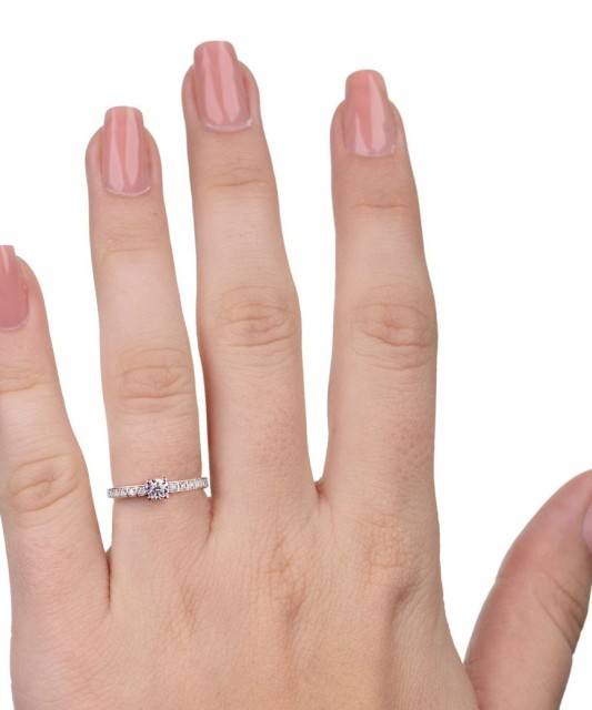 Gold ring with diamonds