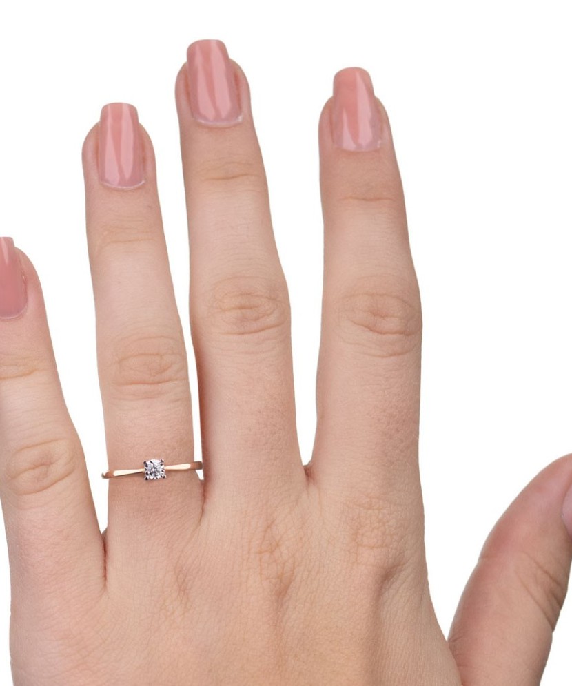 Gold ring with diamond