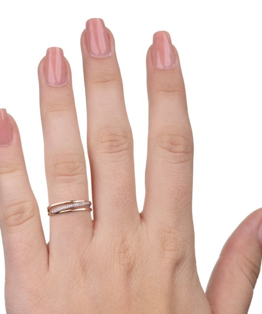 Gold ring with diamonds