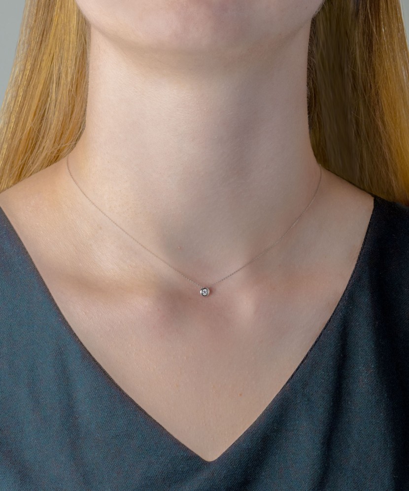 White gold chain with zirconium pendant