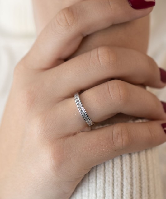 Sterling silver ring with zircons