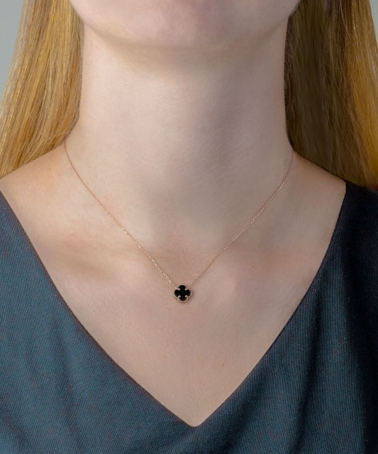 Auksinė grandinėlė su onikso pakabuku - Auksinės grandinėlės su pakabukais - Goldinga