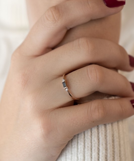 Gold ring with sapphire and diamonds