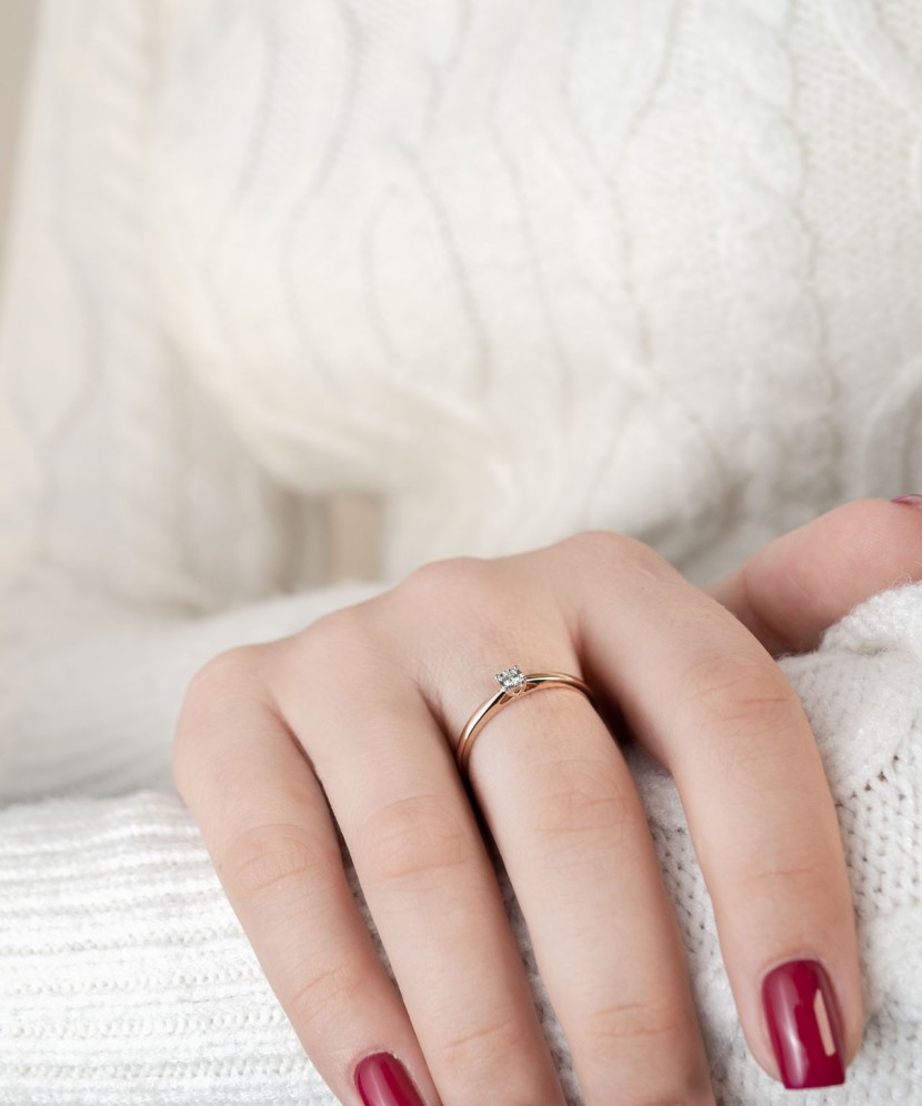 Gold ring with diamond