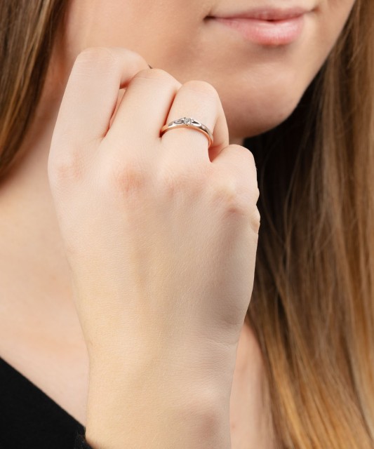 Auksinis žiedas su briliantu - Auksiniai Žiedai su brangakmeniais - Goldinga