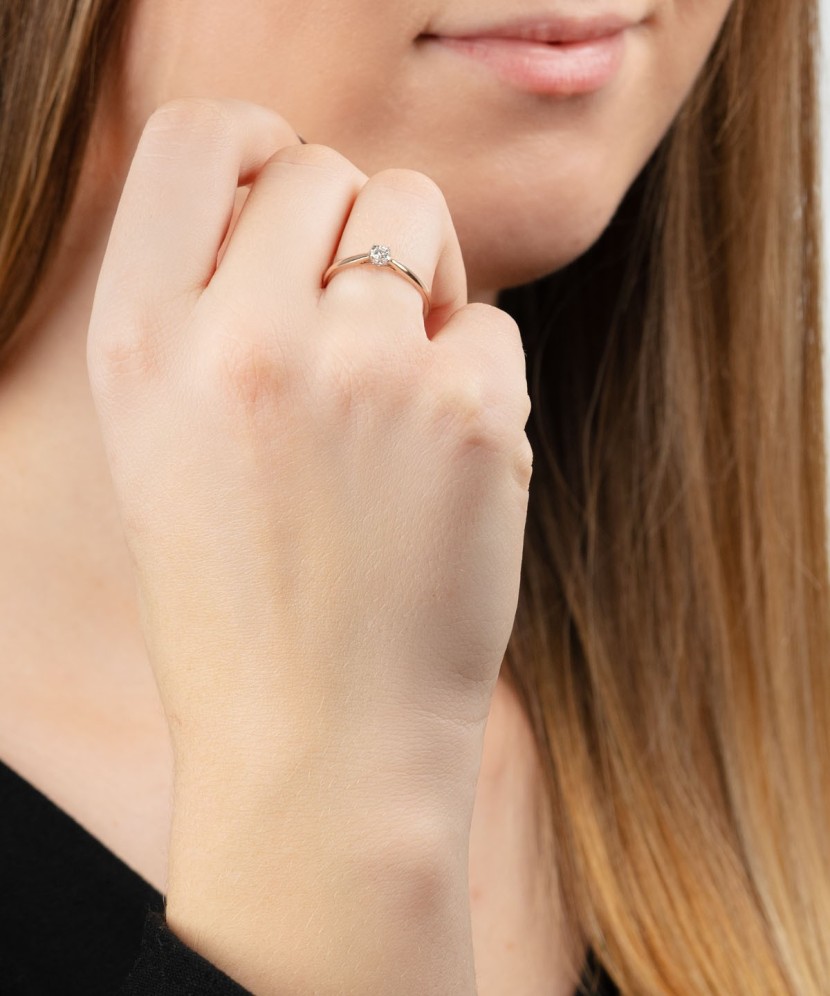 Gold ring with diamond