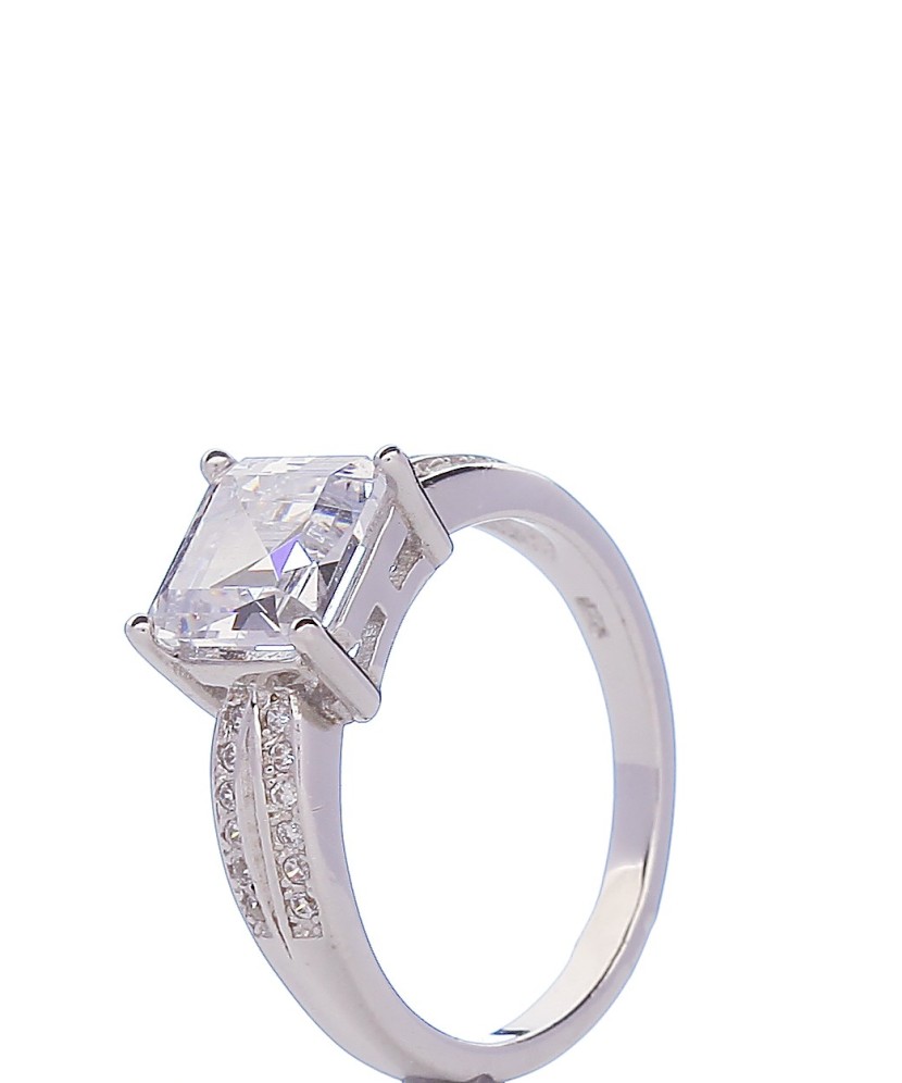 Sterling silver ring with zircons