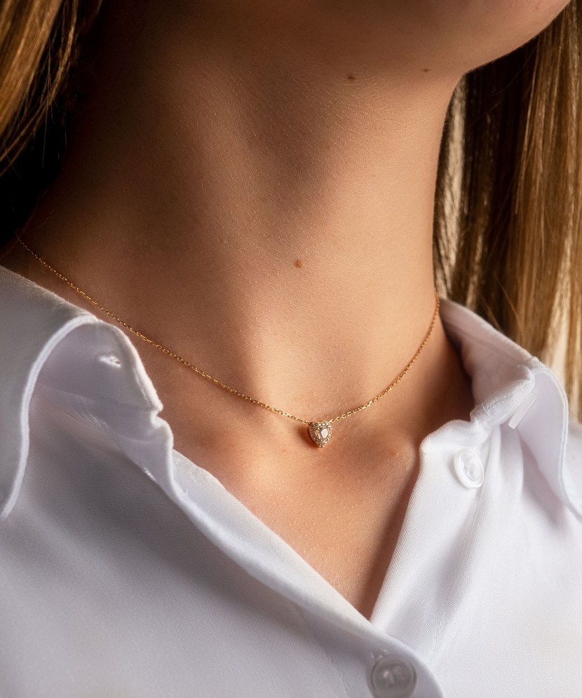 Gold chain with zirconium pendant "heart"
