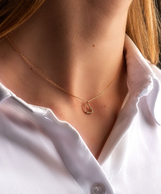 Gold chain with zirconium pendant "heart"