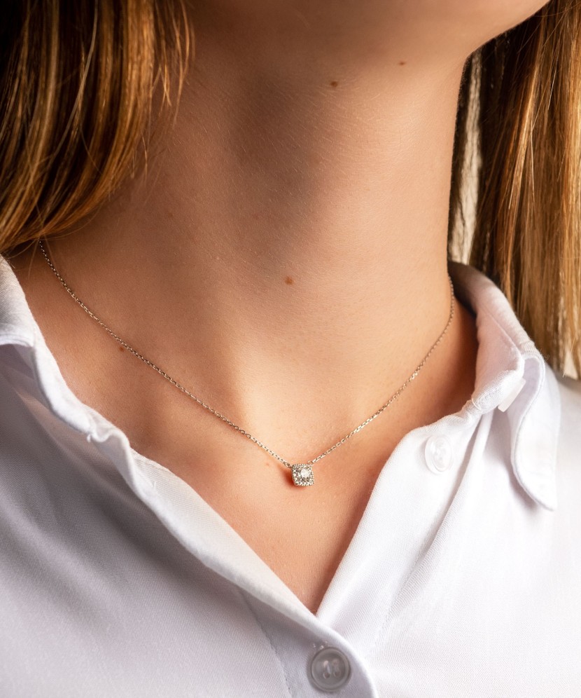 White gold chain with zirconium pendant