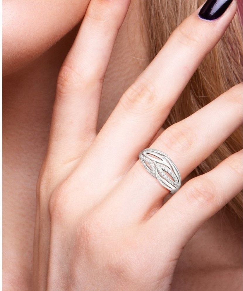 Sterling silver ring with zircons