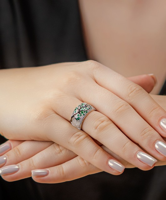 Sterling silver ring with zircons