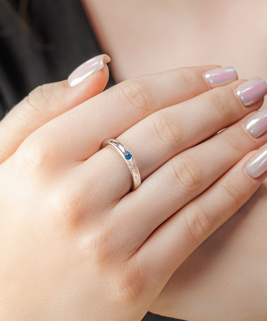 Sterling silver ring with zirconium