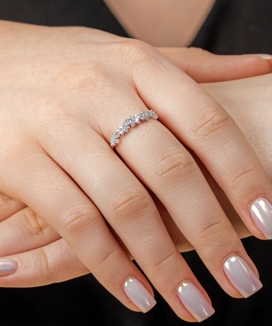 Sterling silver ring with zircons