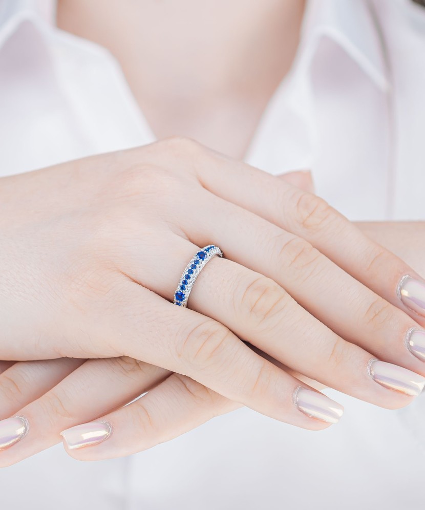 Sterling silver ring with zirconium