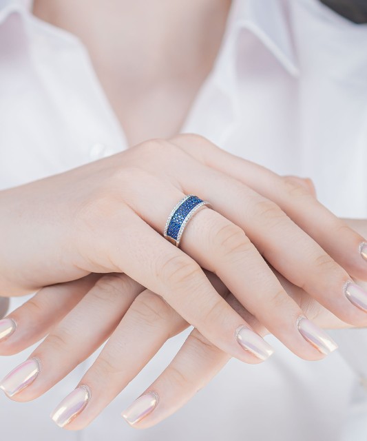 Sterling silver ring with zirconium