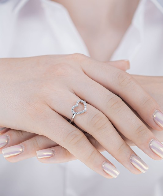 Hopeasormus zirkoneilla