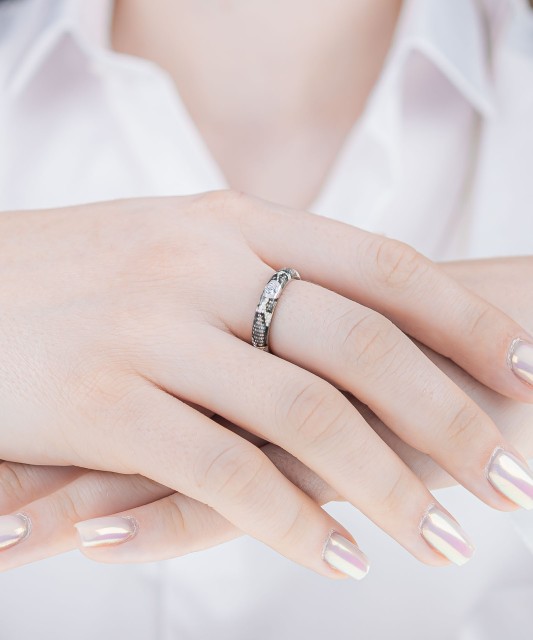 Sterling silver ring with enemal and zircons