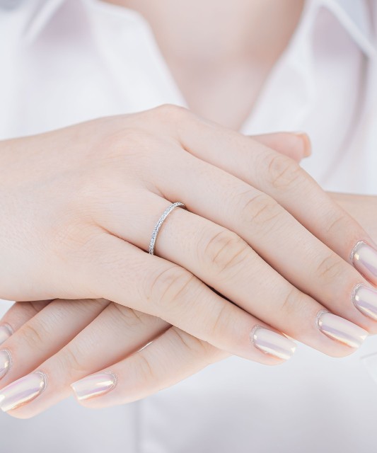 Hopeasormus zirkoneilla