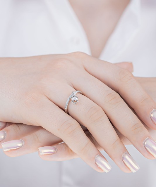 Sterling silver ring with zirconium