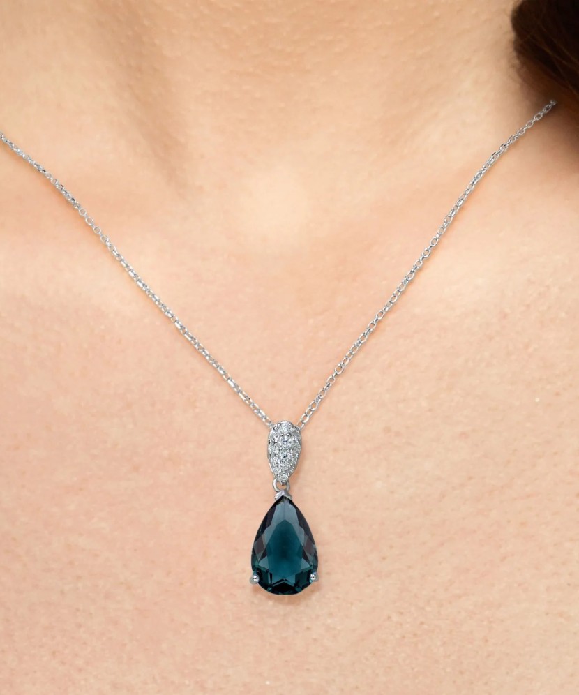 Sterling Silver pendant with zircons