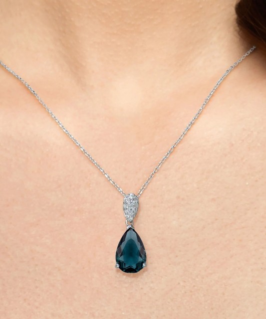 Sterling Silver pendant with zircons