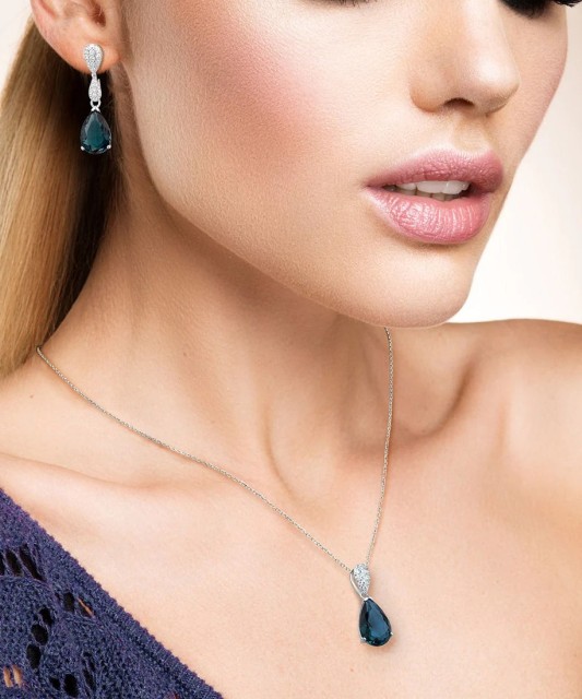 Sterling Silver pendant with zircons