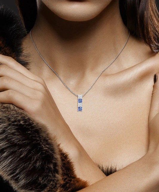 Sterling Silver pendant with zircons