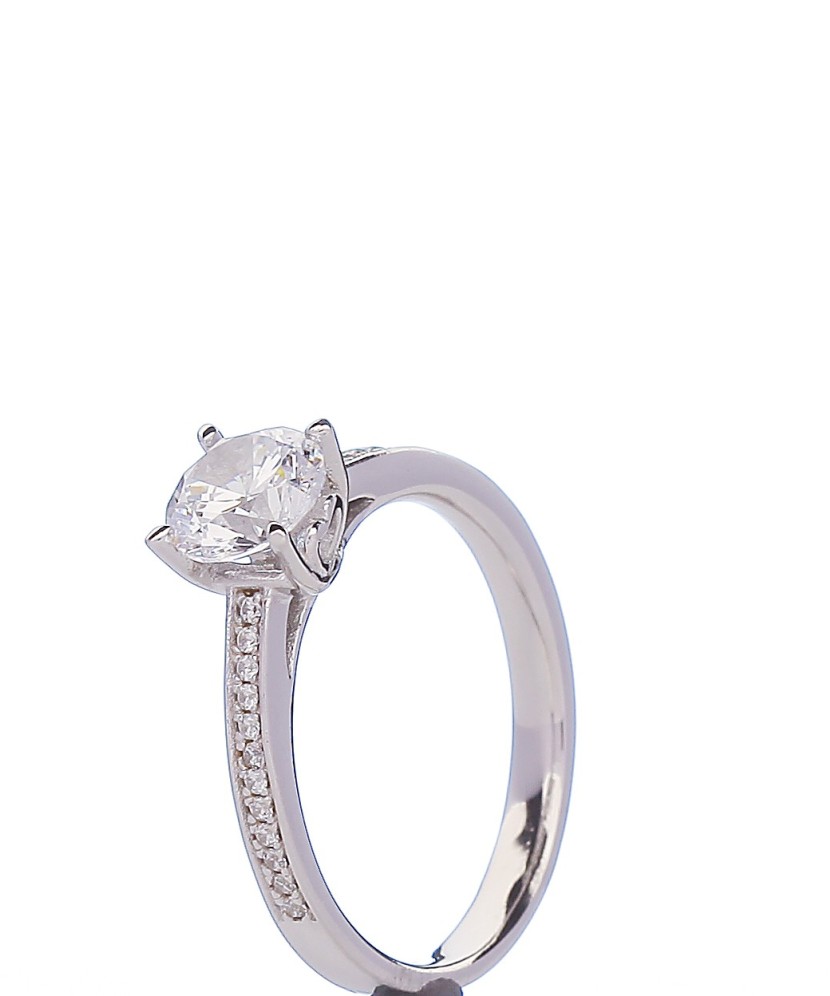 Sterling silver ring with zircons