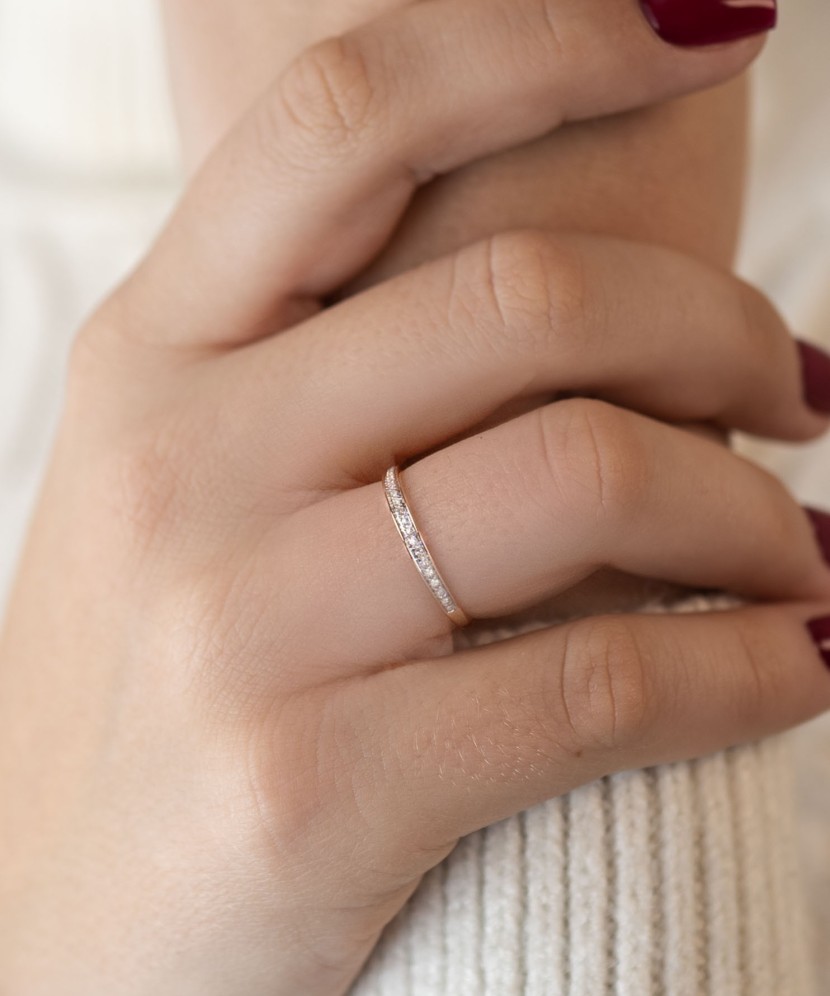 Gold ring with diamonds