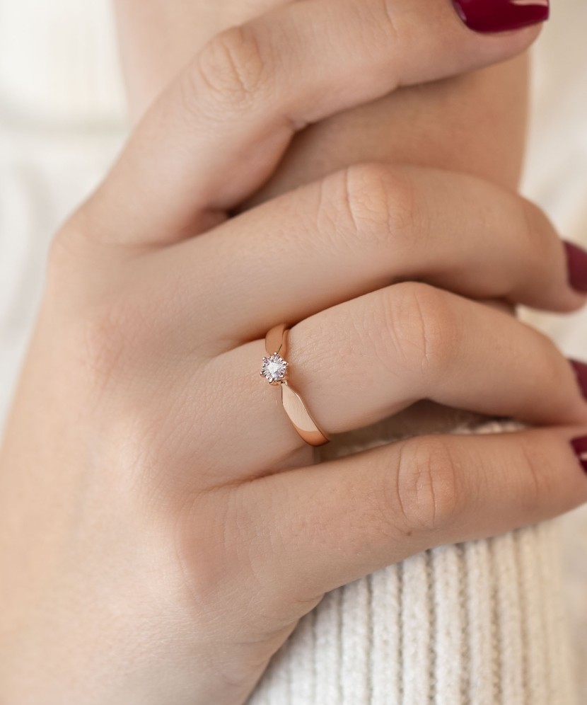 Gold ring with diamond