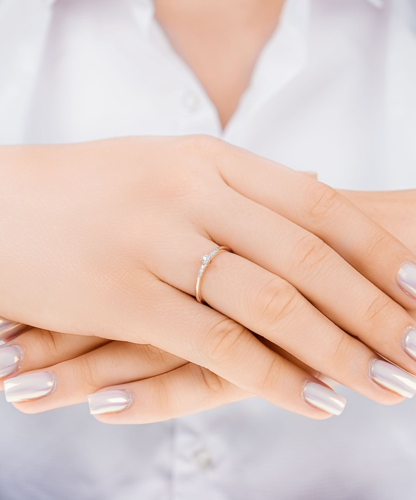 Gold ring with diamonds