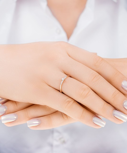 Gold ring with diamonds