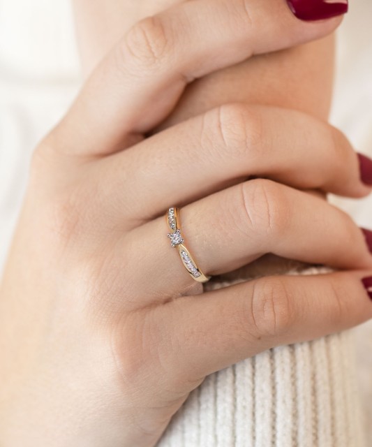 Yellow Gold ring with diamonds