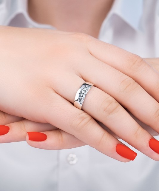 Hopeasormus zirkoneilla