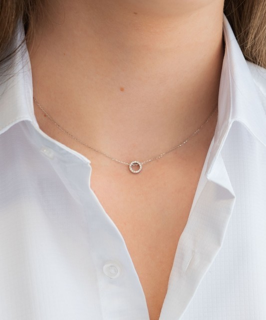 Gold chain with diamond pendant