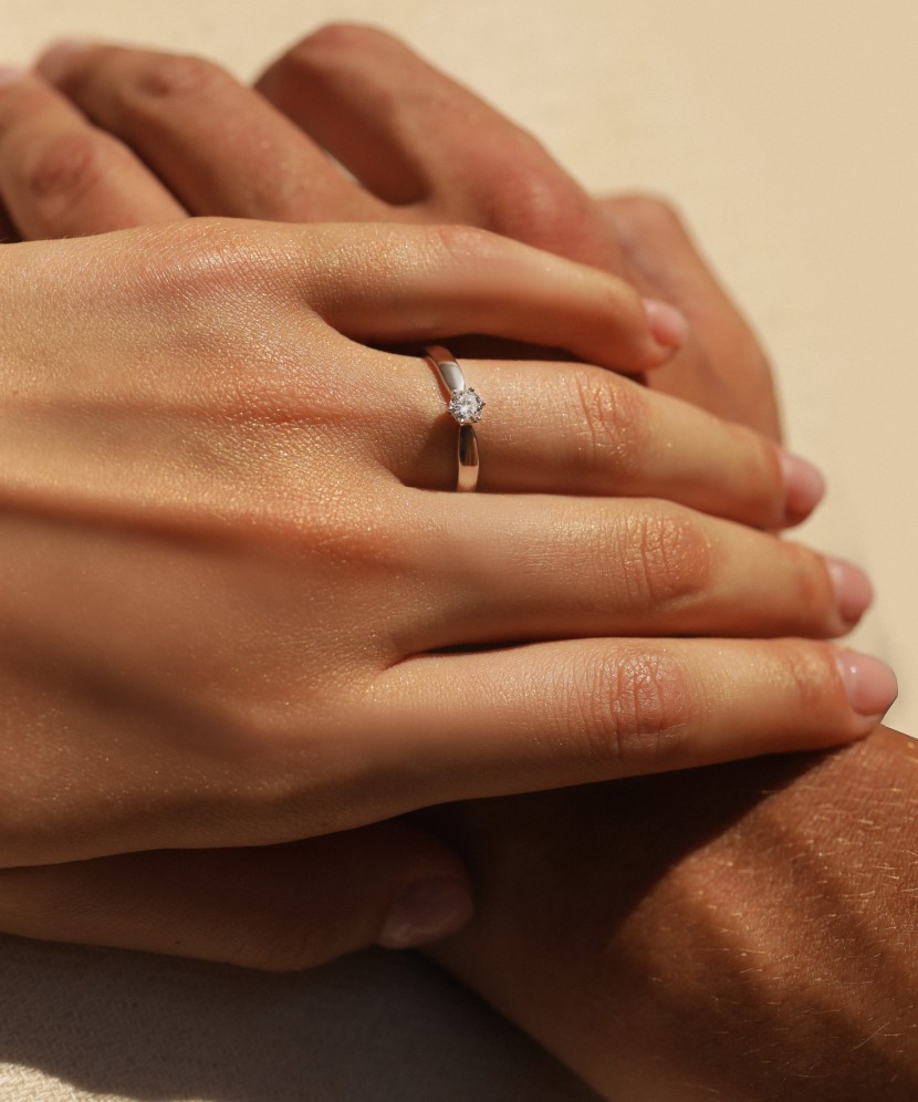 Gold ring with diamond