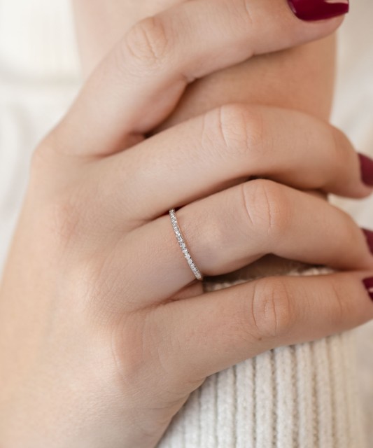 Gold ring with diamonds